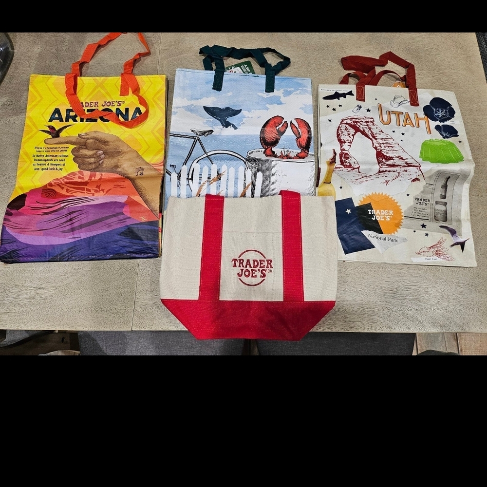 TRADER JOES MINI TOTE!! **FREE ITEM ALERT** **READ DESCRIPTION!**